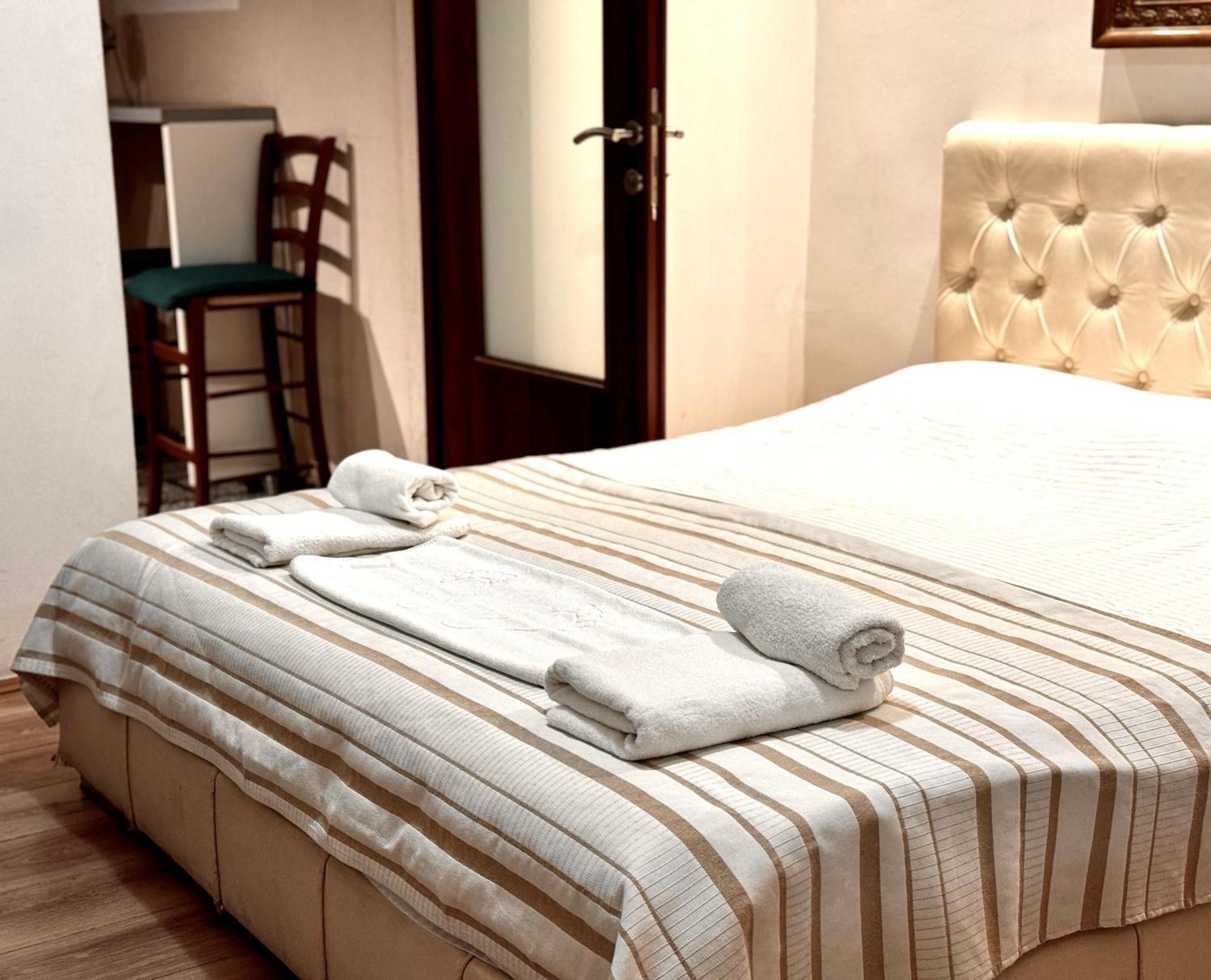 Novi Svet Apartment Kotor Luaran gambar