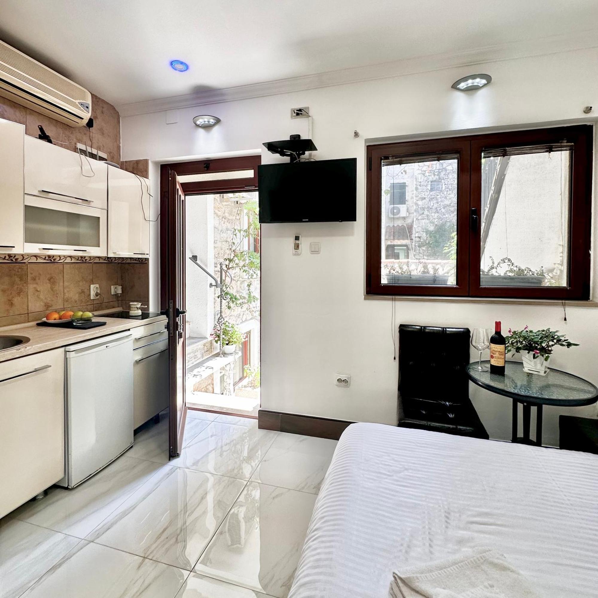 Novi Svet Apartment Kotor Luaran gambar