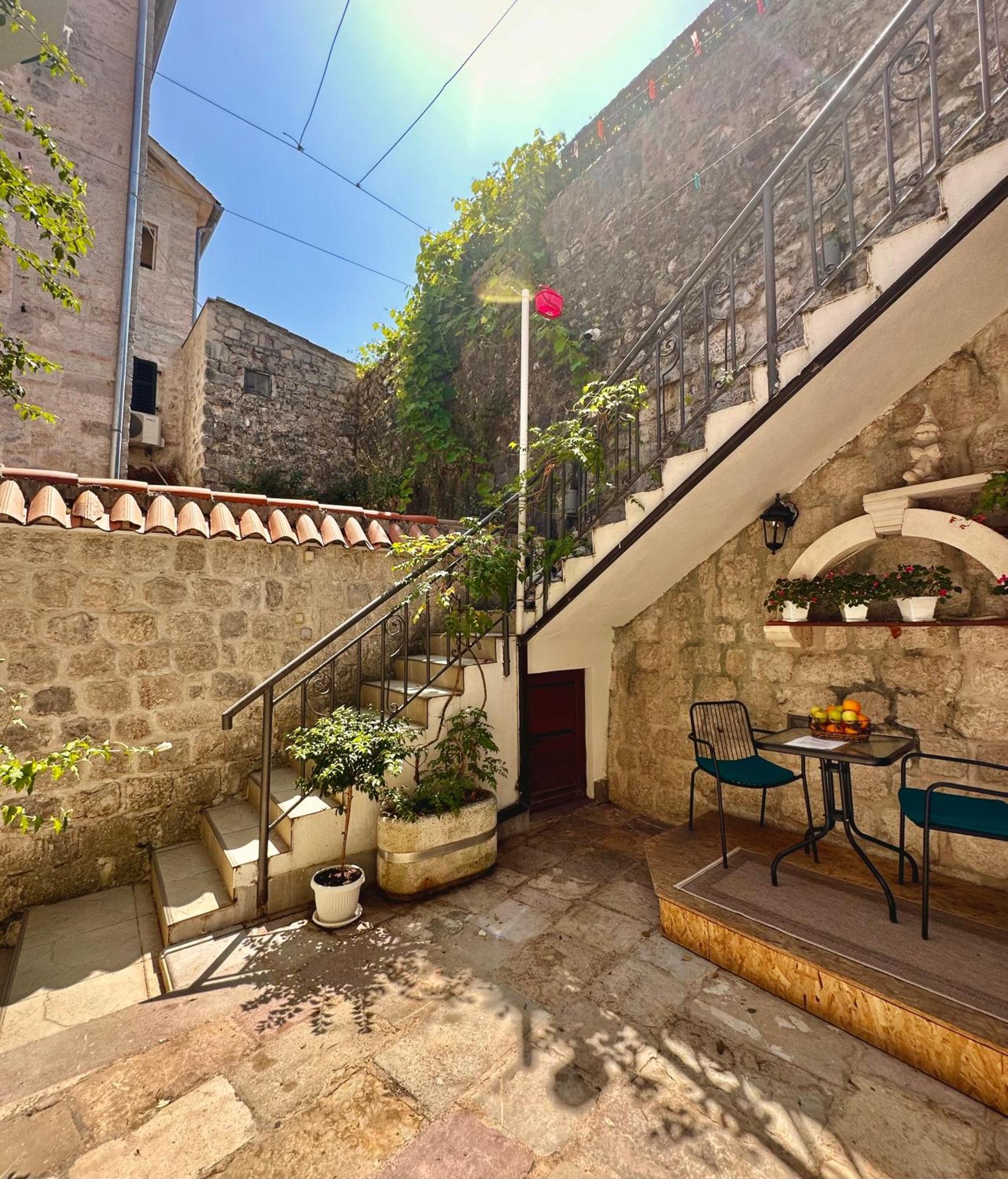 Novi Svet Apartment Kotor Luaran gambar